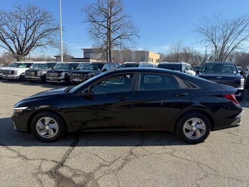 Certified 2025 Hyundai Elantra SE image 16