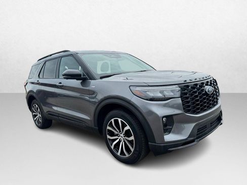 Used 2025 Ford Explorer ST-Line image 3