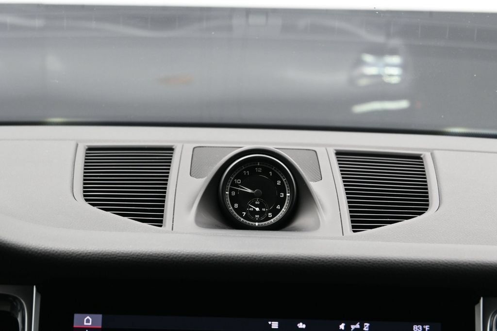 Certified 2022 Porsche Macan AWD/4WD image 24