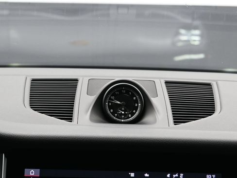 Certified 2022 Porsche Macan AWD/4WD image 24