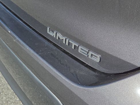 Used 2021 Toyota Highlander Limited image 8