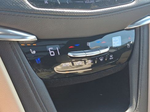 Used 2019 Cadillac XT5 Premium Luxury AWD/4WD image 17