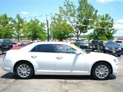Used 2013 Chrysler 300 AWD w/ Driver Convenience Group image 5