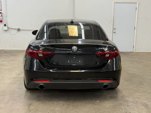 Used 2018 Alfa Romeo Giulia Ti RWD image 4