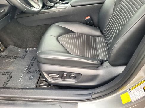 Used 2024 Toyota Camry SE image 14