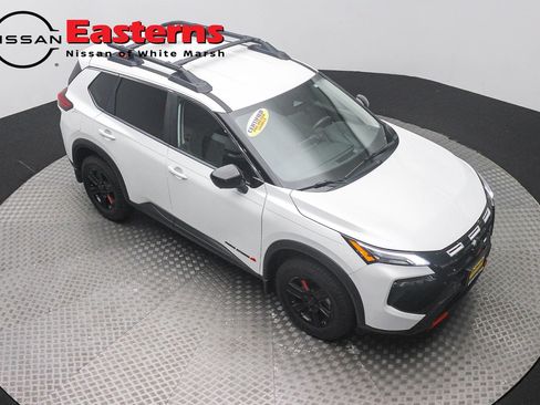 Used 2025 Nissan Rogue SV AWD/4WD image 3