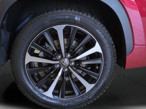 Used 2021 Toyota Highlander XSE AWD/4WD image 25