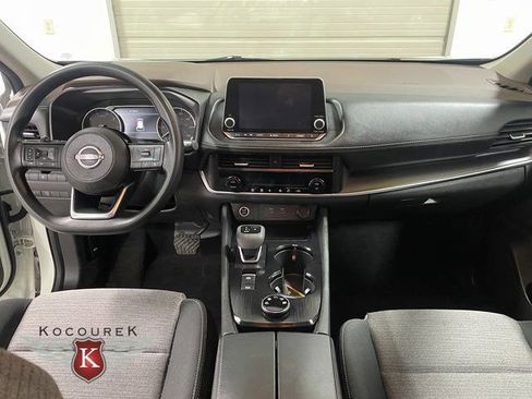 Used 2023 Nissan Rogue SV image 14