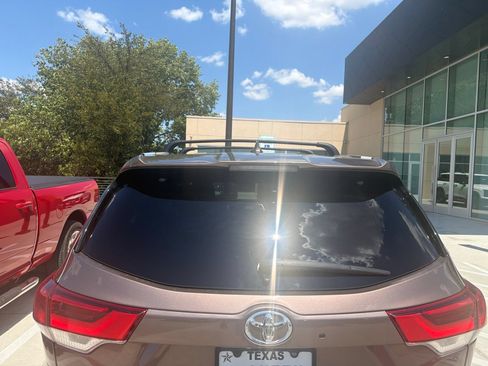 Used 2018 Toyota Highlander Limited FWD image 5
