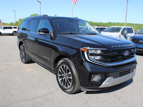 Used 2025 Ford Expedition Platinum image 4