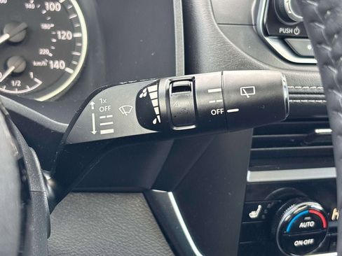 Used 2023 Nissan Rogue SV w/ SV Premium B Package image 27