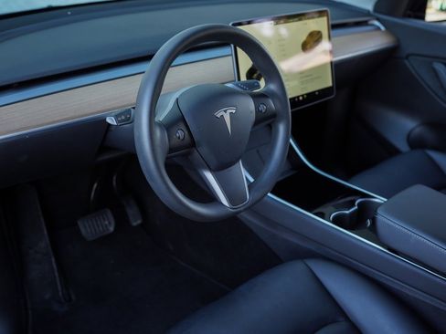 Used 2021 Tesla Model Y Long Range image 18