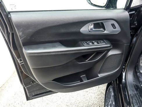 Used 2021 Chrysler Pacifica Touring-L w/ S Appearance Package image 21