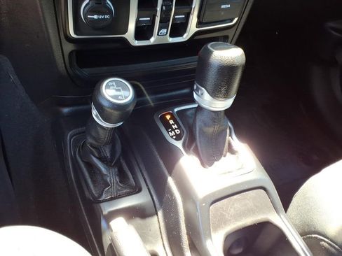 Used 2021 Jeep Gladiator Sport AWD/4WD image 13