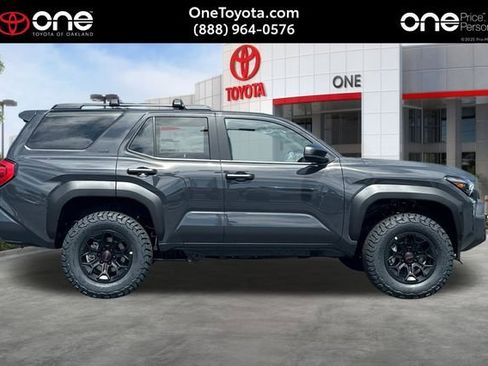 New 2026 Toyota 4Runner SR5 AWD/4WD image 3