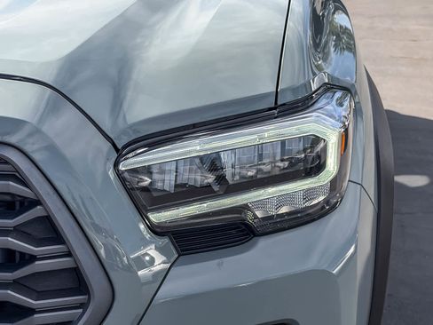 Used 2023 Toyota Tacoma TRD Off-Road w/ TRD Premium Off Road Package image 7