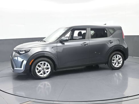Used 2024 Kia Soul S FWD image 2