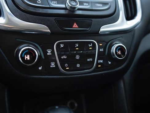 Used 2020 Chevrolet Equinox LT image 9