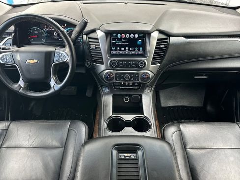 Used 2017 Chevrolet Suburban LT image 3