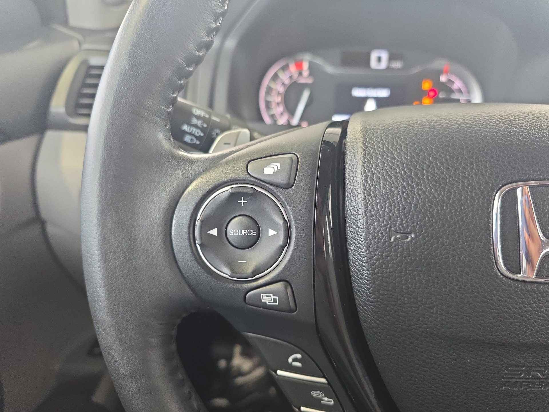Used 2018 Honda Pilot Touring image 17