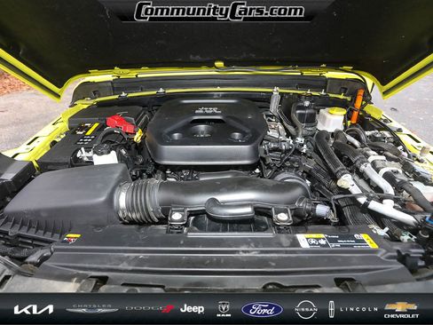 Used 2023 Jeep Wrangler Sahara w/ Cold Weather Group image 21