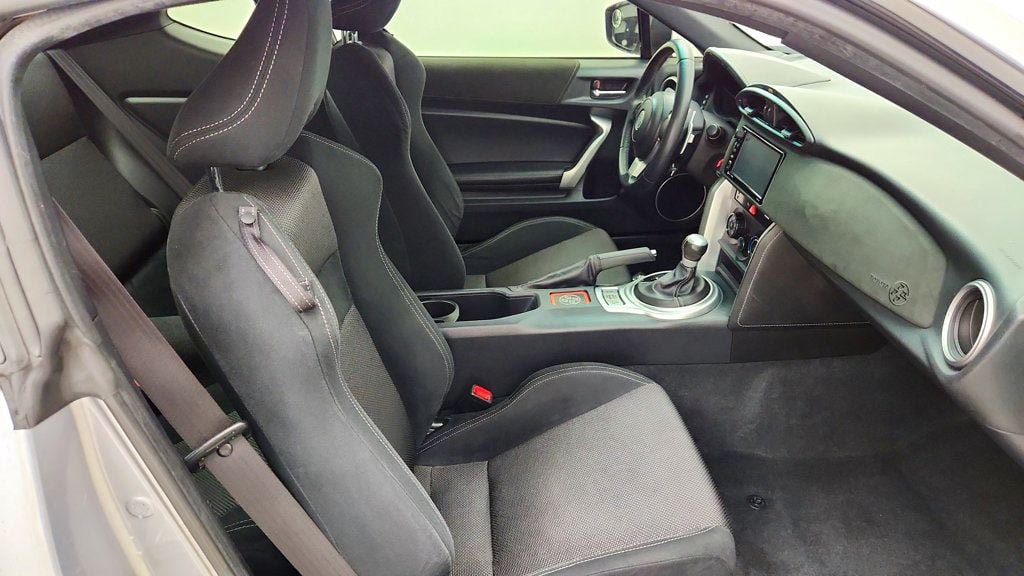 Used 2017 Toyota 86 RWD image 21