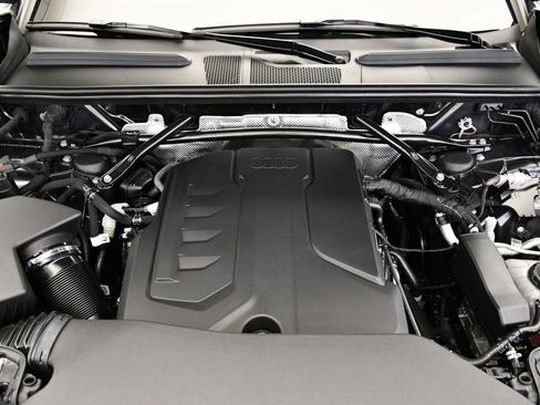 Used 2025 Audi Q5 Premium w/ Convenience Package image 11