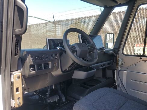 Used 2024 Chevrolet Brightdrop 400 w/ Commercial Equipment Package AWD/4WD image 10