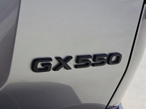 Used 2024 Lexus GX 550 w/ Accessory Package (Z1) AWD/4WD image 10