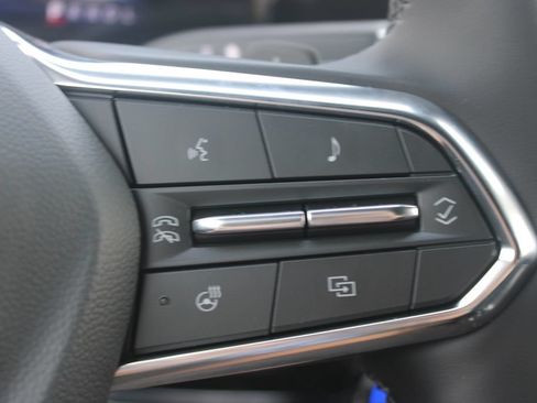 New 2027 Chevrolet Equinox LT w/ Convenience Package II FWD image 37