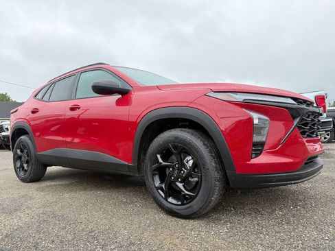 New 2026 Chevrolet Trax LT w/ Midnight Edition FWD image 8