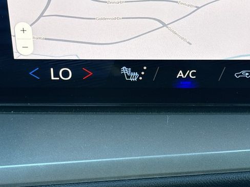 Used 2024 Chevrolet Traverse LS image 27