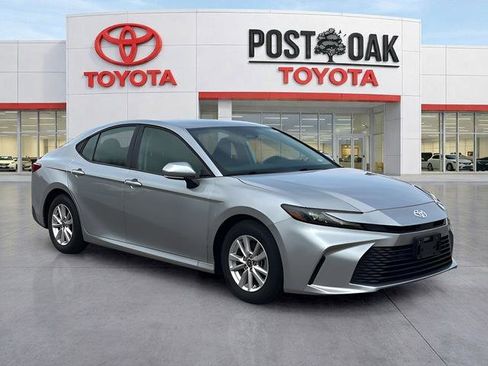 Used 2025 Toyota Camry LE image 1