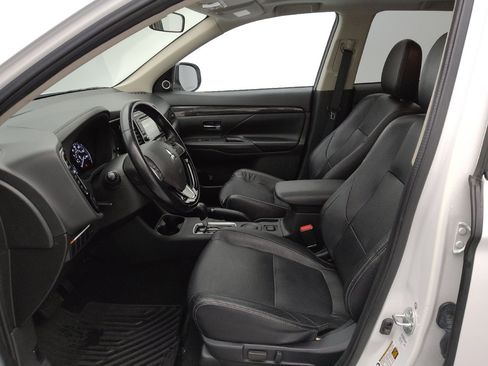 Used 2016 Mitsubishi Outlander SEL image 17