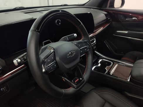 Used 2024 Chevrolet Traverse RS image 17