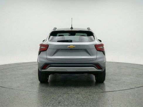 Used 2025 Chevrolet Trax LT w/ LT Convenience Package FWD image 7