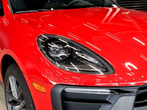 Used 2024 Porsche Macan Turbo w/ Premium Plus Package image 25