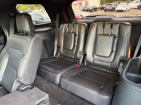 Used 2018 Ford Explorer Limited image 17