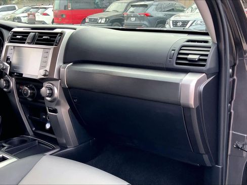 Used 2021 Toyota 4Runner SR5 Premium image 18
