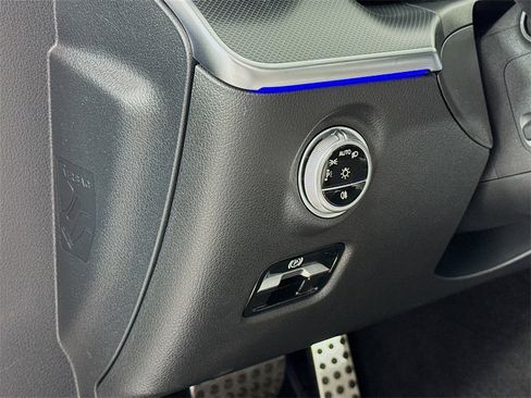 Used 2025 Mercedes-Benz C 300 4MATIC Sedan image 11