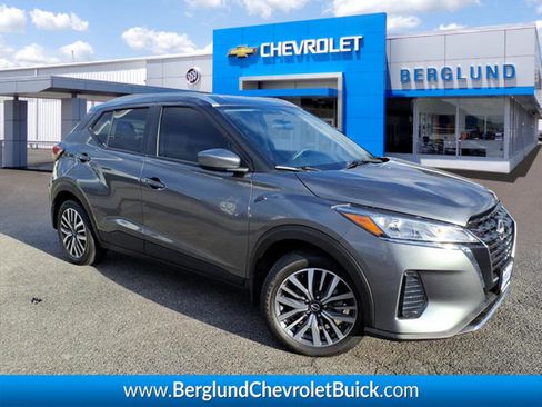 Used 2024 Nissan Kicks SV image 1