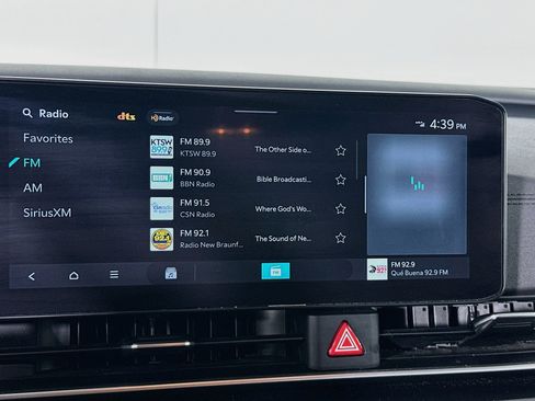 Used 2025 Kia Carnival FWD image 21
