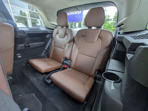 Used 2020 Volvo XC90 T6 Momentum AWD/4WD image 17