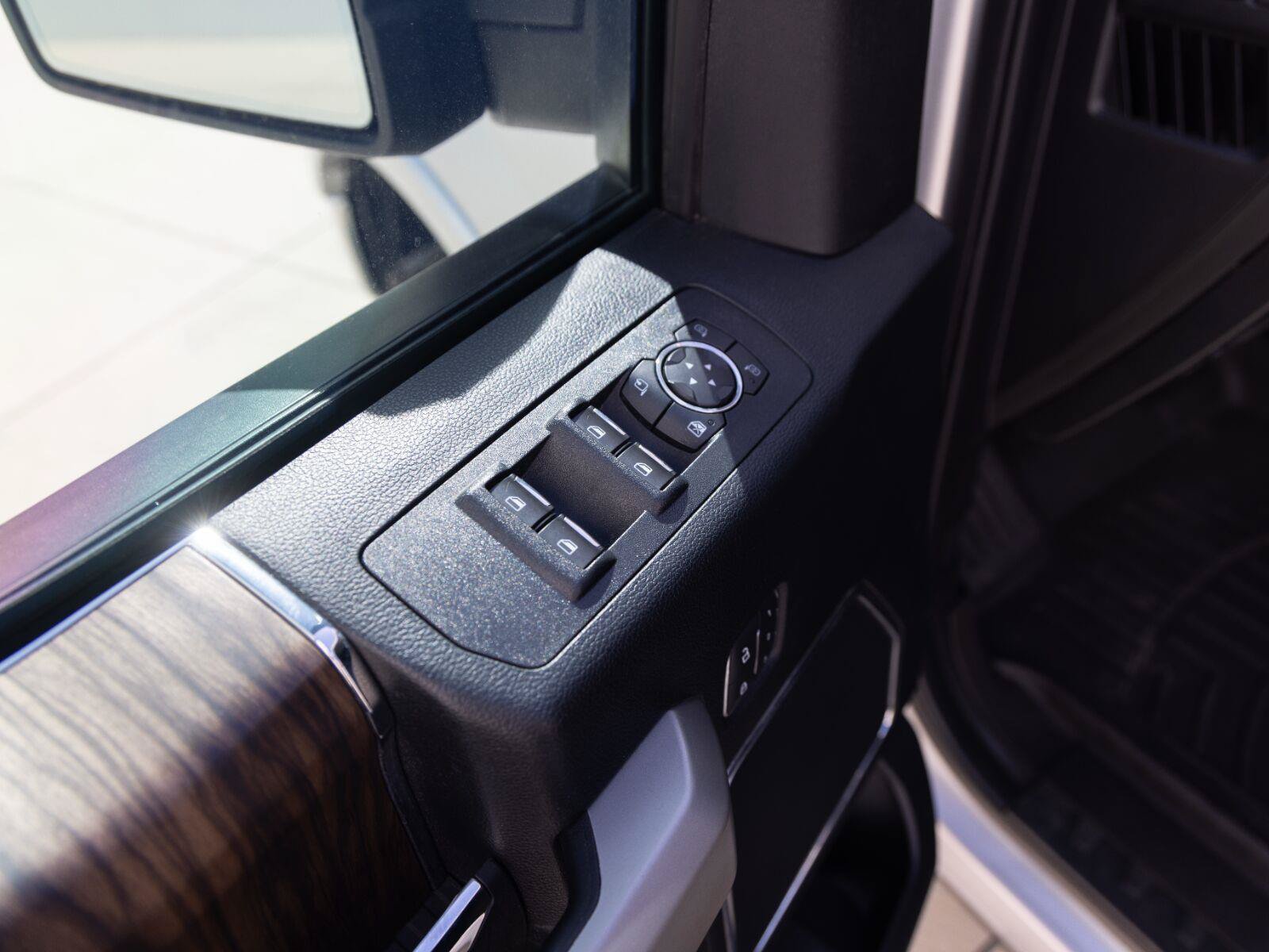 Used 2019 Ford F150 Lariat AWD/4WD image 19