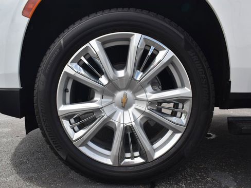 Used 2021 Chevrolet Suburban High Country w/ Premium Package AWD/4WD image 12