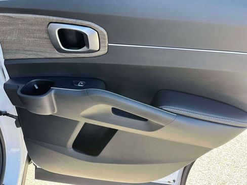 Used 2023 Kia Sorento EX w/ Panoramic Sunroof Package FWD image 8