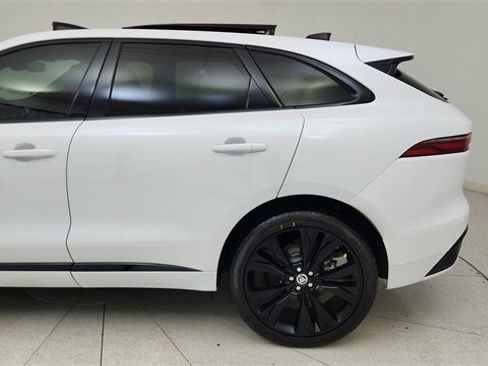 Used 2025 Jaguar F-PACE R-Dynamic S image 10