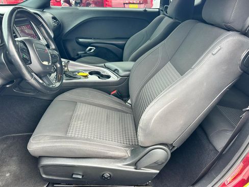 Used 2019 Dodge Challenger SXT RWD image 7