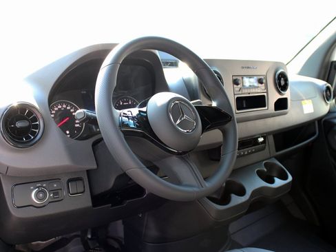 Used 2025 Mercedes-Benz Sprinter 2500 image 11