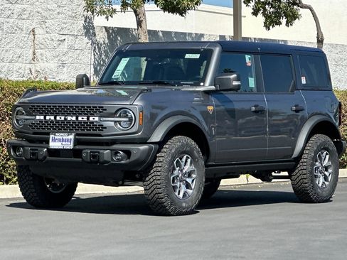 New 2025 Ford Bronco Badlands image 8
